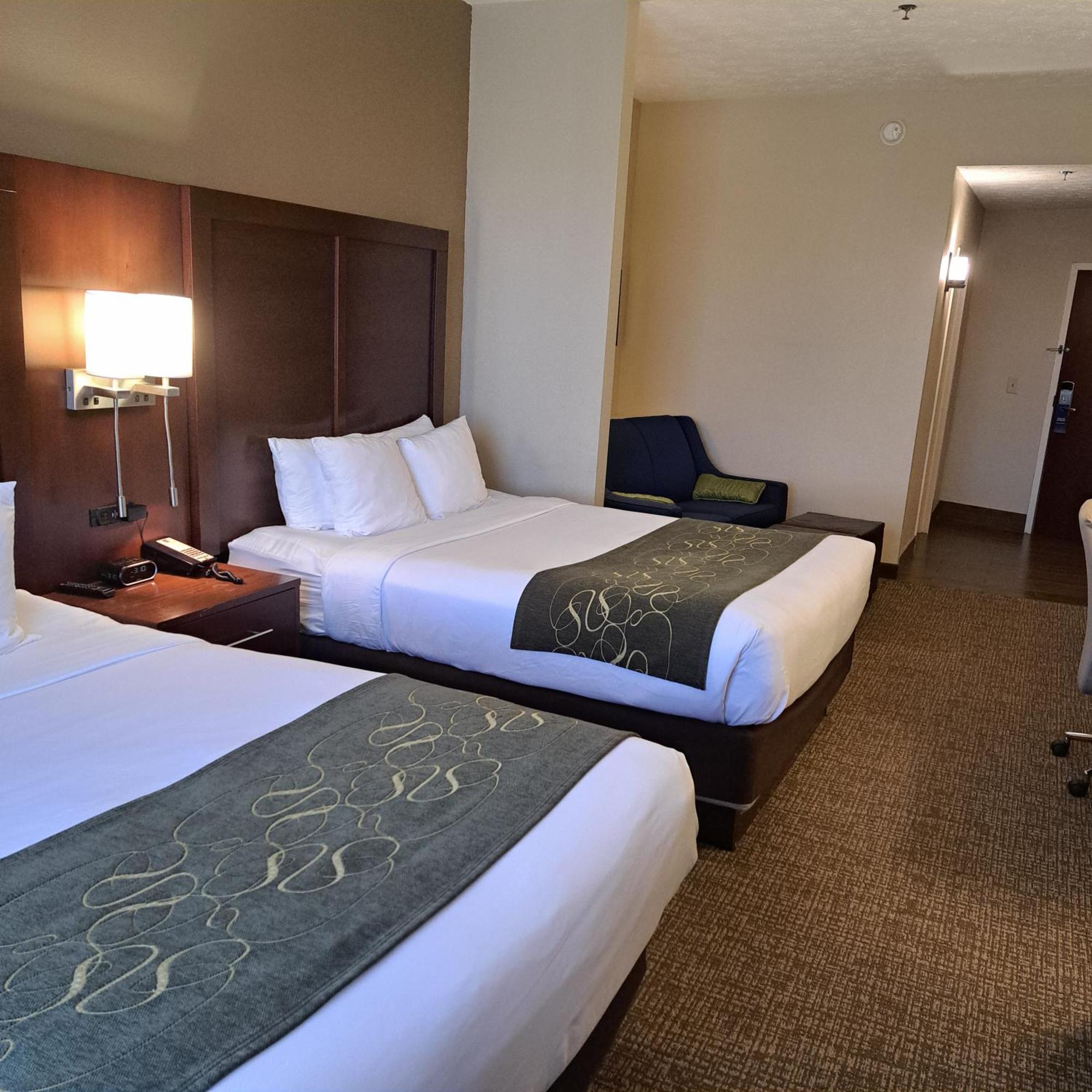 Comfort Suites Nashville Exterior photo